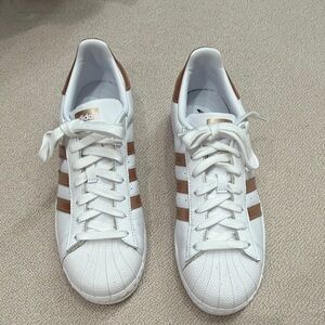 Adidas Superstar sneakers white with copper stripes